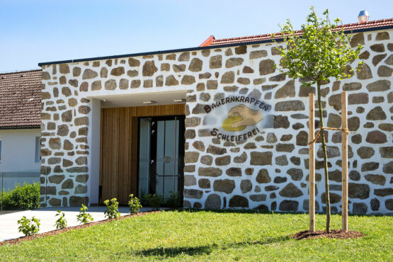 Bauernkrapfen-Schleiferei Eingang2