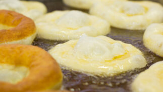 Bauernkrapfen in Fett