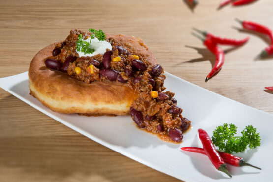 Der Wilde Scharfe - Bauernkrapfen mit Chili con Carne