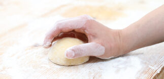 Bauernkrapfen wird geschliffen