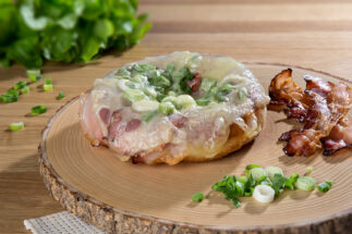 Der Deftige - Bauernkrapfen mit Speck, Käse und Jungzwiebeln