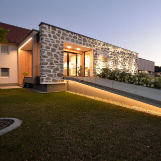 Bauernkrapfen-Schleiferei Aufgang Abend