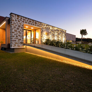 Bauernkrapfen-Schleiferei Aufgang Abend