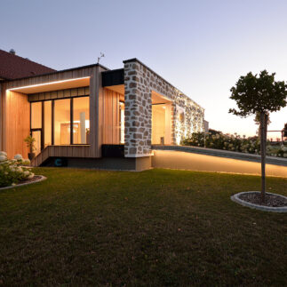 Bauernkrapfen-Schleiferei Aussenansicht Abend