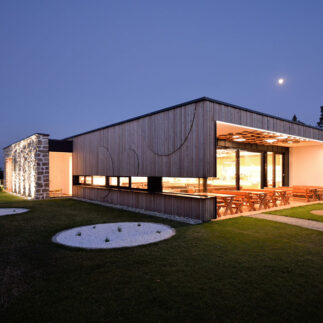 Bauernkrapfen-Schleiferei Nachtansicht